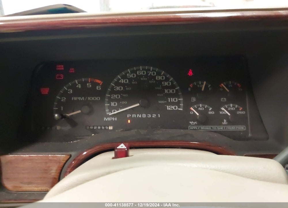 2000 CADILLAC ESCALADE STANDARD VIN: 1GYEK13R6YR138871