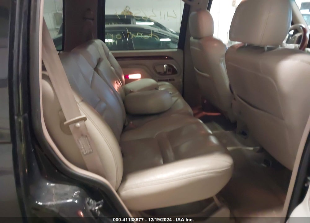 2000 CADILLAC ESCALADE STANDARD VIN: 1GYEK13R6YR138871