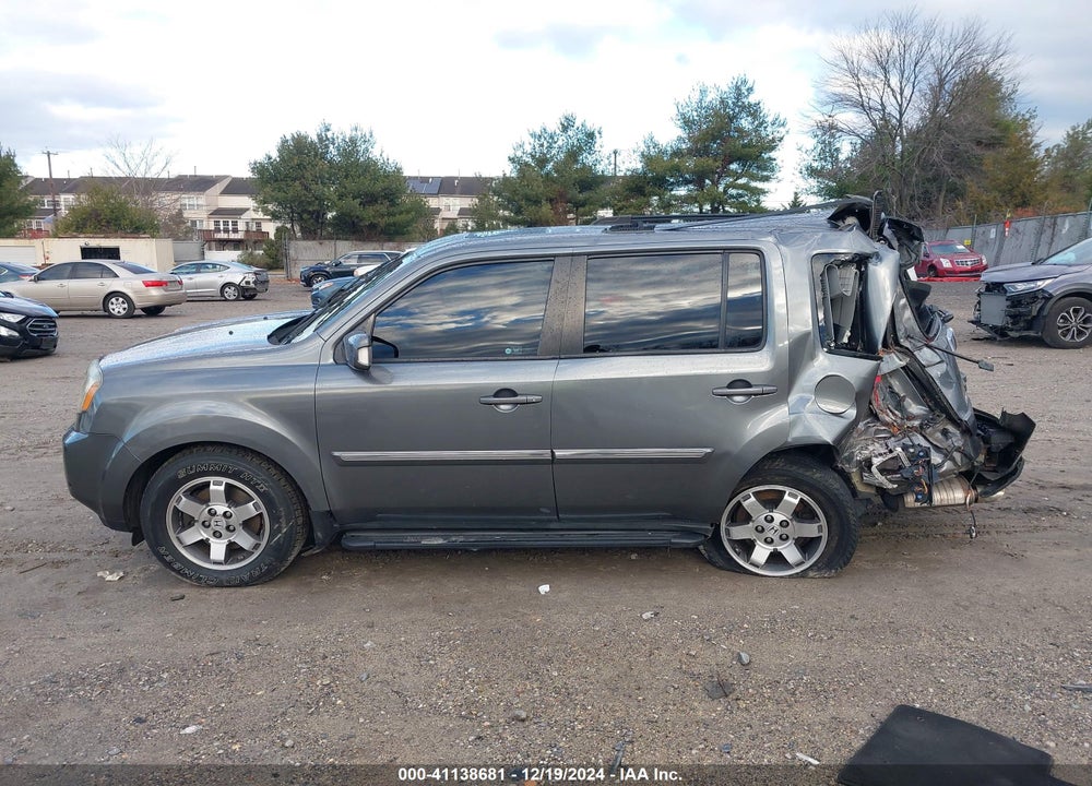2011 HONDA PILOT TOURING VIN: 5FNYF4H93BB064226