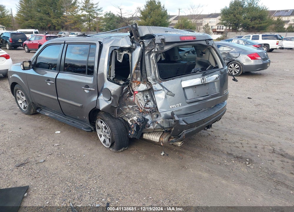 2011 HONDA PILOT TOURING VIN: 5FNYF4H93BB064226