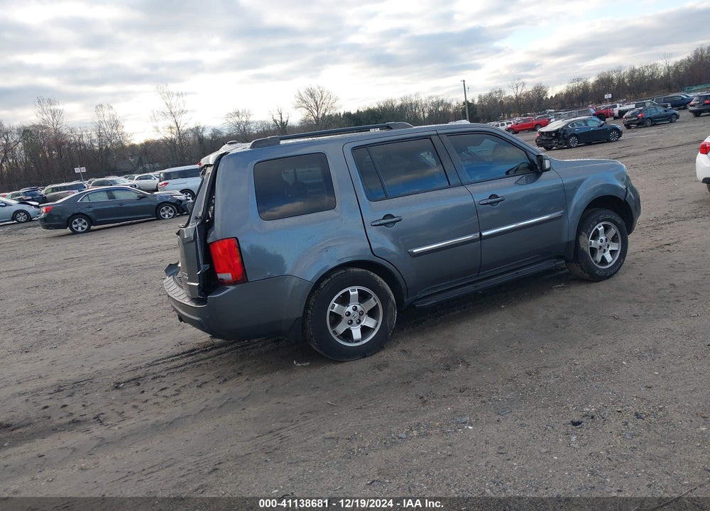 2011 HONDA PILOT TOURING VIN: 5FNYF4H93BB064226