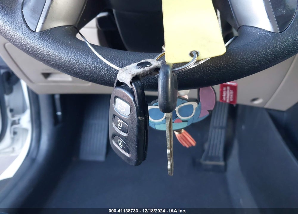 2014 HYUNDAI ELANTRA VIN: 5NPDH4AE8EH470900