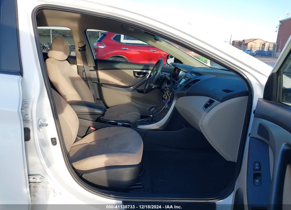 2014 HYUNDAI ELANTRA VIN: 5NPDH4AE8EH470900