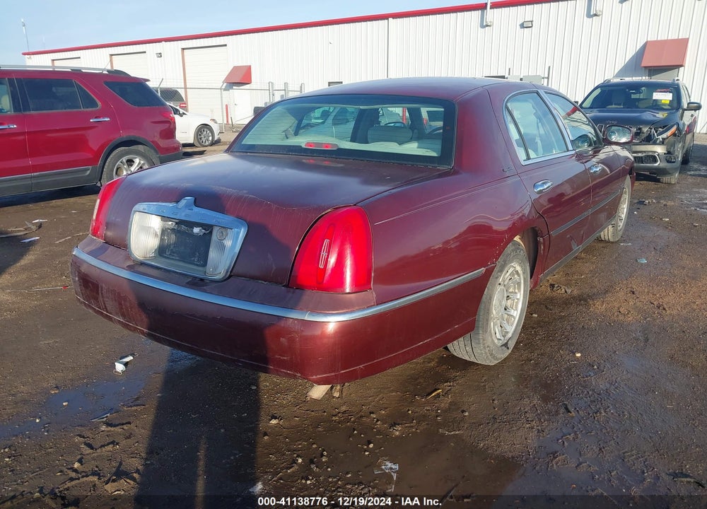 2000 LINCOLN TOWN CAR SIGNATURE VIN: 1LNHM82W6YY810040