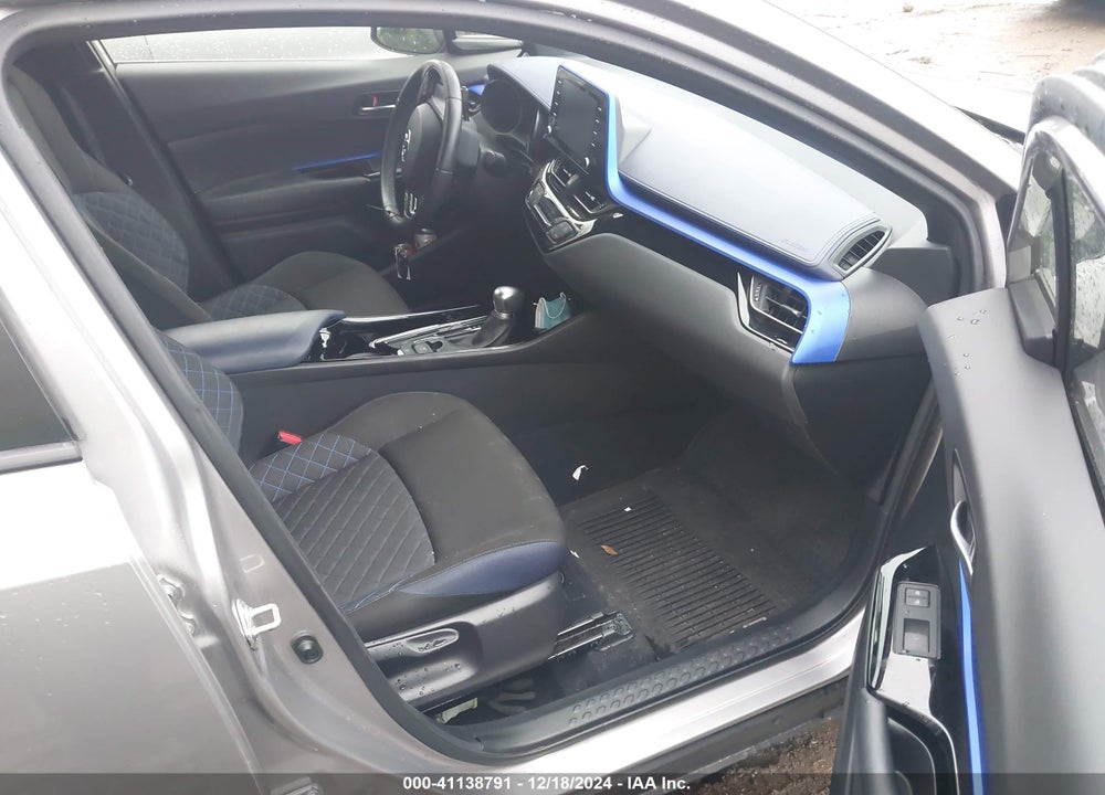 2020 TOYOTA C-HR XLE VIN: JTNKHMBX9L1089712