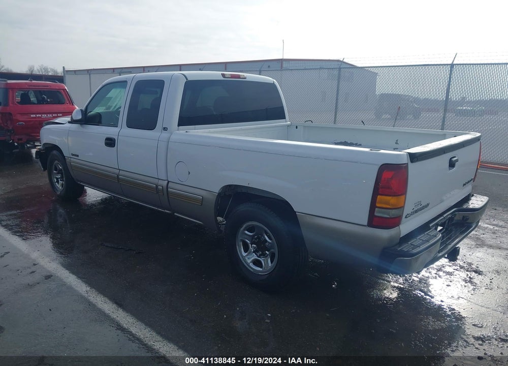 2002 CHEVROLET SILVERADO 1500 LS VIN: 2GCEC19V621159260