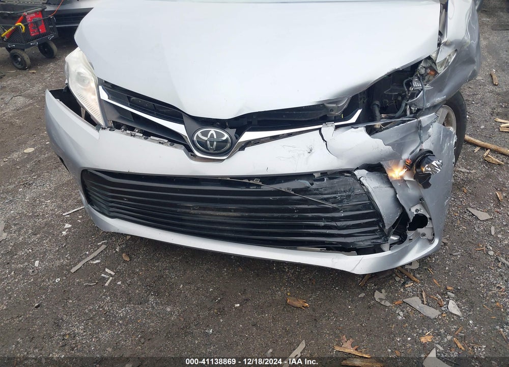 2018 TOYOTA SIENNA LE 8 PASSENGER VIN: 5TDKZ3DC6JS904910