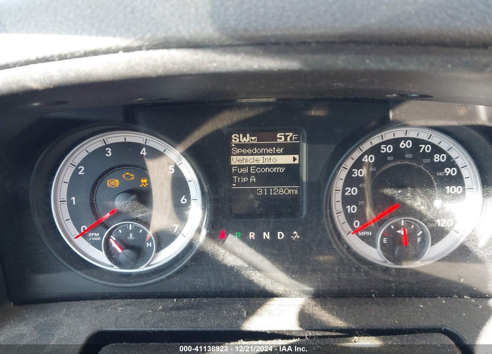 2013 RAM 1500 SLT VIN: 1C6RR6GP1DS600353