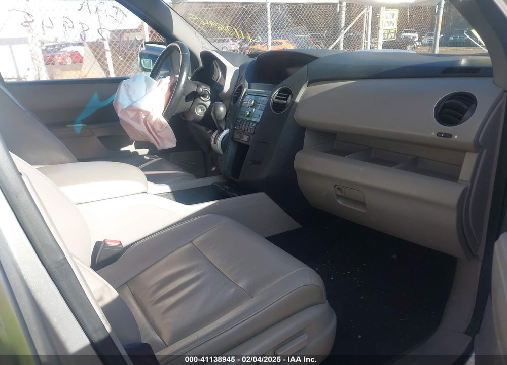 2011 HONDA PILOT EX-L VIN: 5FNYF4H56BB028995