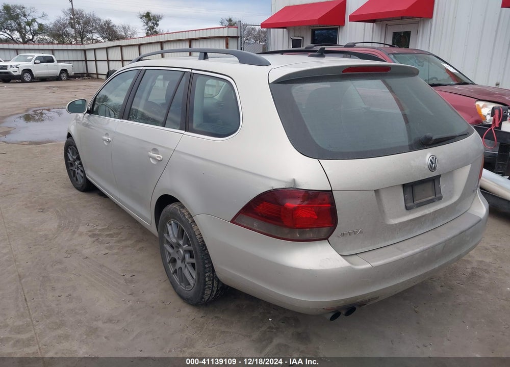2011 VOLKSWAGEN JETTA SPORTWAGEN 2.0L TDI VIN: 3VWPL7AJ8BM647653