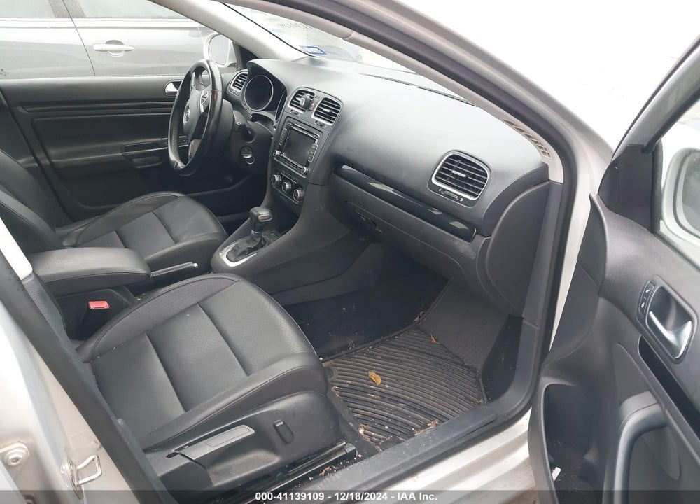 2011 VOLKSWAGEN JETTA SPORTWAGEN 2.0L TDI VIN: 3VWPL7AJ8BM647653