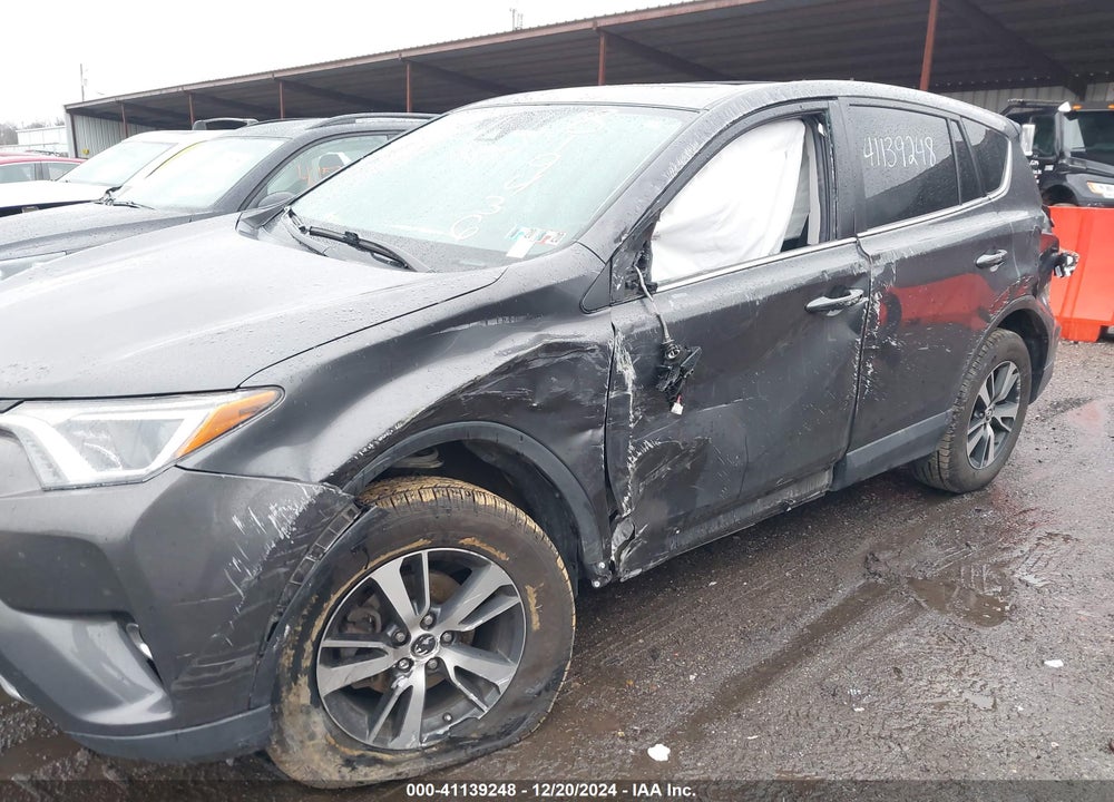 2018 TOYOTA RAV4 XLE VIN: 2T3RFREV5JW819436