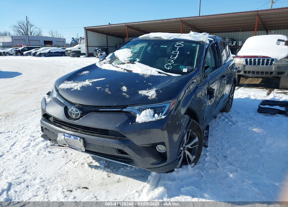 2018 TOYOTA RAV4 XLE VIN: 2T3RFREV5JW819436