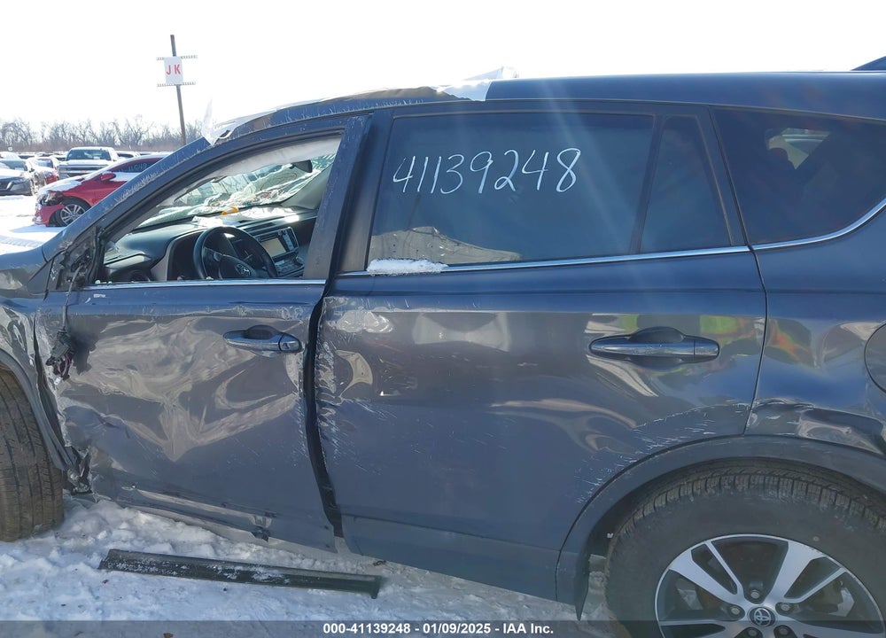 2018 TOYOTA RAV4 XLE VIN: 2T3RFREV5JW819436
