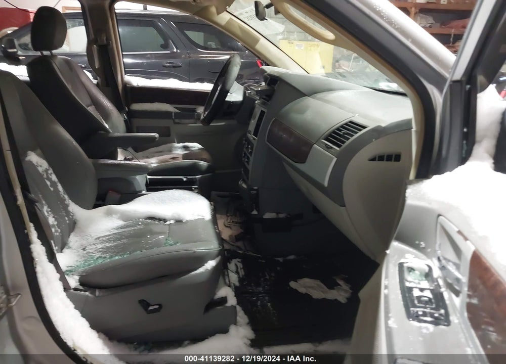 2010 CHRYSLER TOWN & COUNTRY TOURING VIN: 2A4RR5D12AR127606