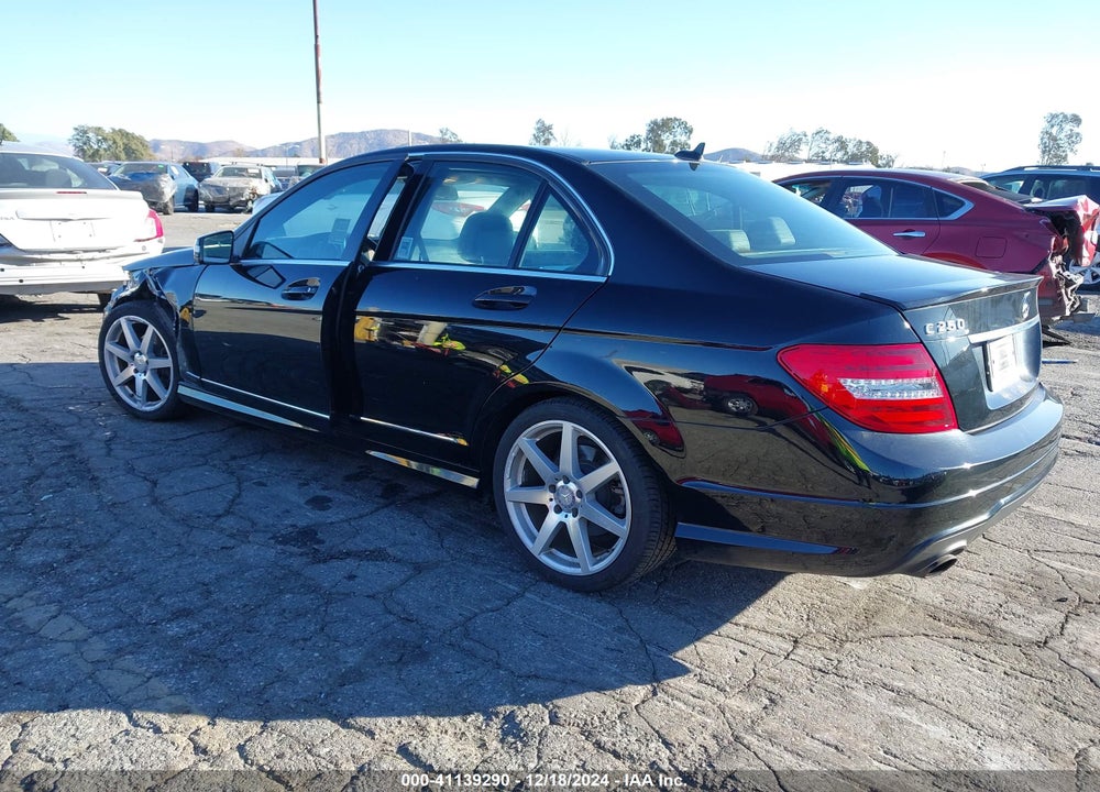 2013 MERCEDES-BENZ C 250 LUXURY/SPORT VIN: WDDGF4HB8DA765943