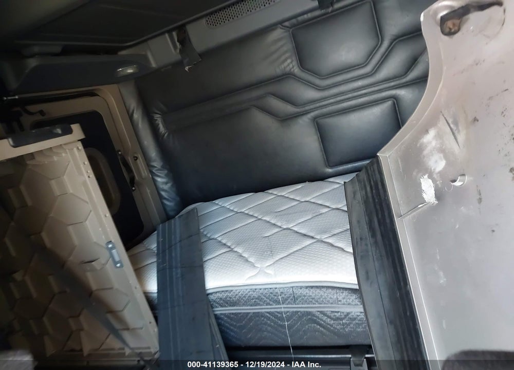 2017 FREIGHTLINER CASCADIA 125 VIN: 3AKJGLDR5HSHF0865