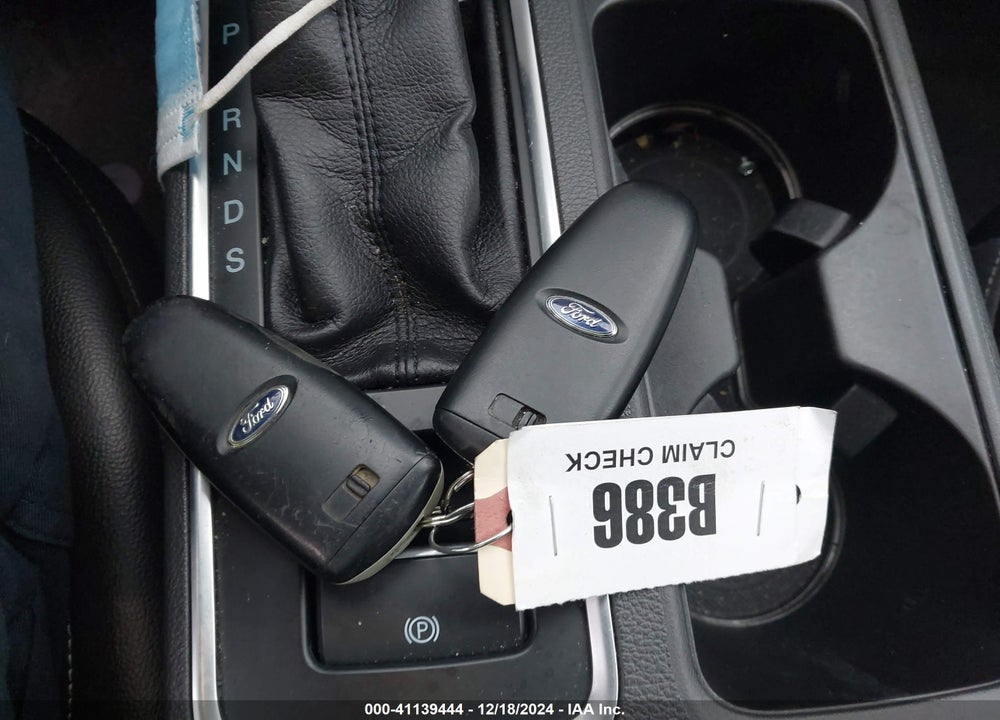 2017 FORD ESCAPE TITANIUM VIN: 1FMCU9J9XHUD84145