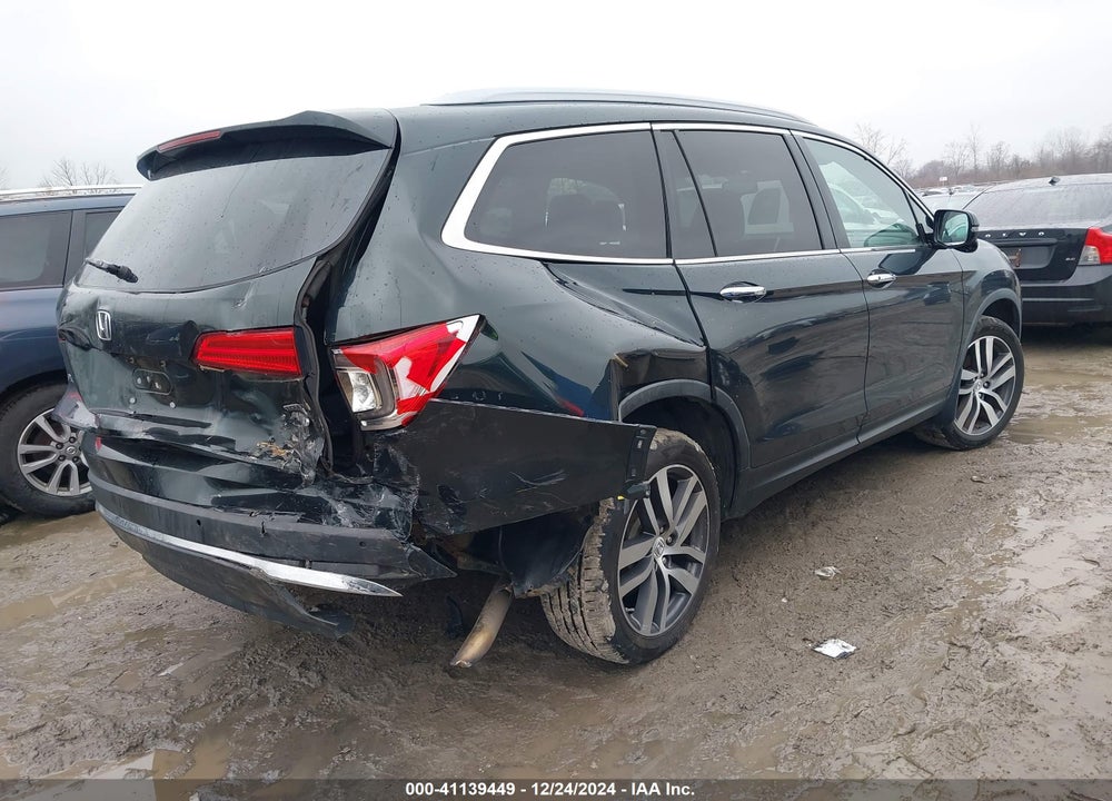 2017 HONDA PILOT TOURING VIN: 5FNYF6H95HB035802
