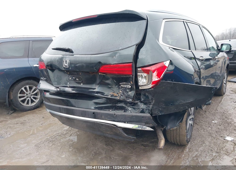 2017 HONDA PILOT TOURING VIN: 5FNYF6H95HB035802