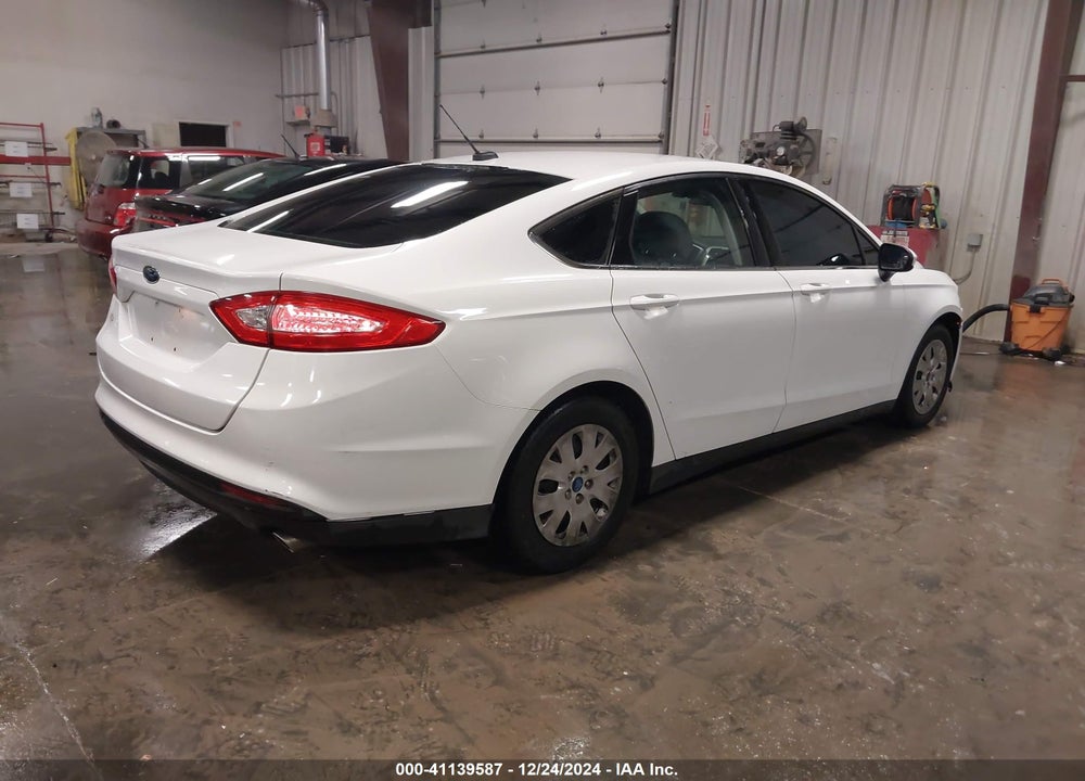 2013 FORD FUSION S VIN: 3FA6P0G72DR209020