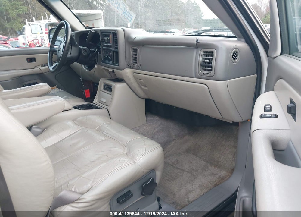 2000 CHEVROLET SUBURBAN 1500 LS VIN: 3GNEC16T4YG222169