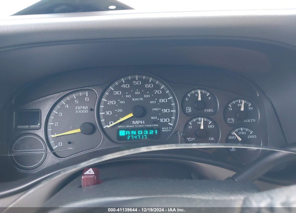 2000 CHEVROLET SUBURBAN 1500 LS VIN: 3GNEC16T4YG222169