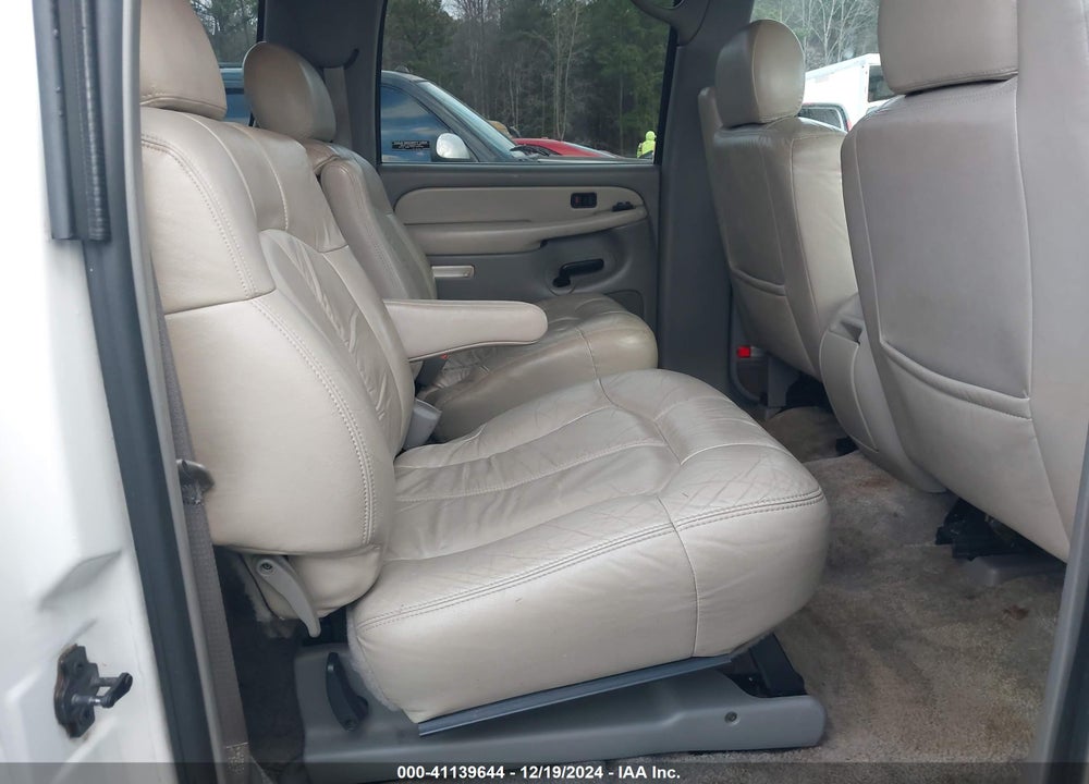 2000 CHEVROLET SUBURBAN 1500 LS VIN: 3GNEC16T4YG222169