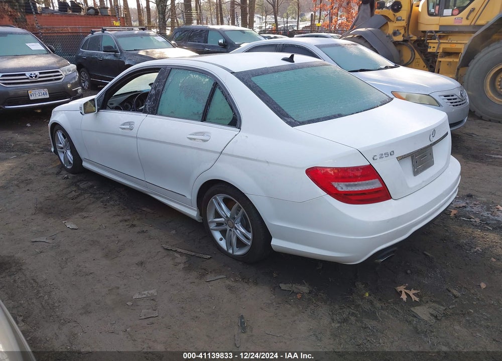 2013 MERCEDES-BENZ C 250 LUXURY/SPORT VIN: WDDGF4HB2DR290520