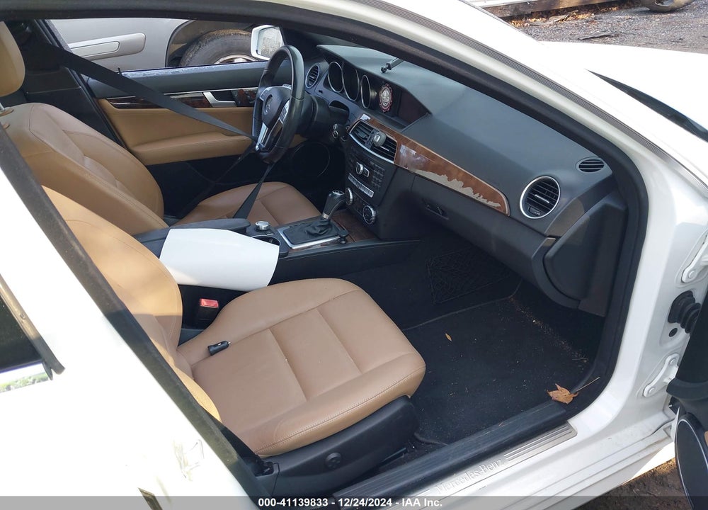 2013 MERCEDES-BENZ C 250 LUXURY/SPORT VIN: WDDGF4HB2DR290520