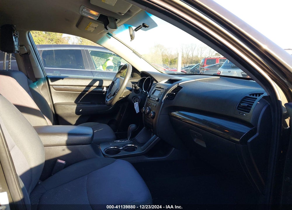 2012 KIA SORENTO LX VIN: 5XYKT3A15CG195519