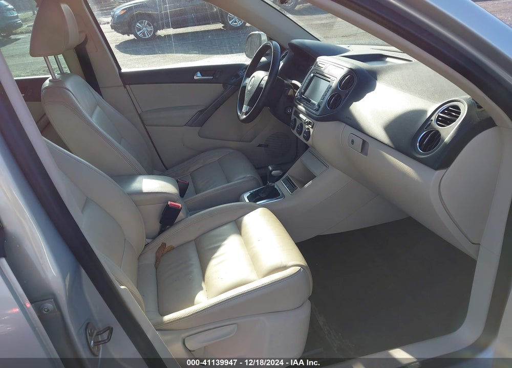 2010 VOLKSWAGEN TIGUAN SEL VIN: WVGBV7AX0AW513192