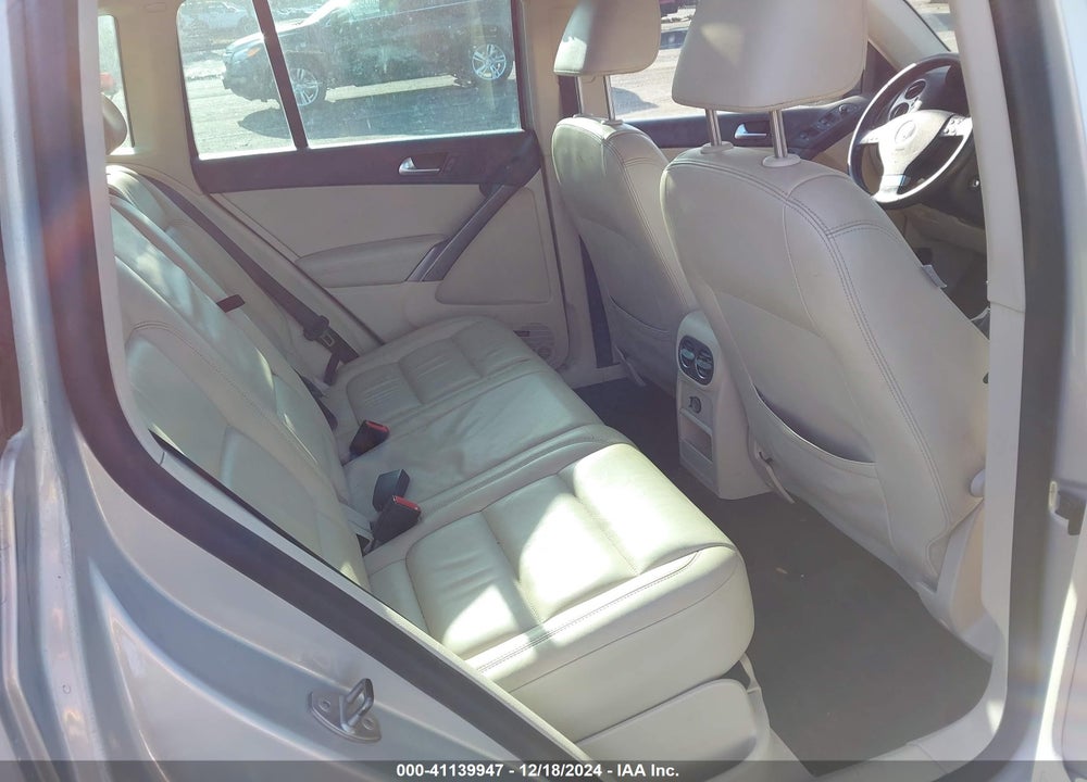 2010 VOLKSWAGEN TIGUAN SEL VIN: WVGBV7AX0AW513192