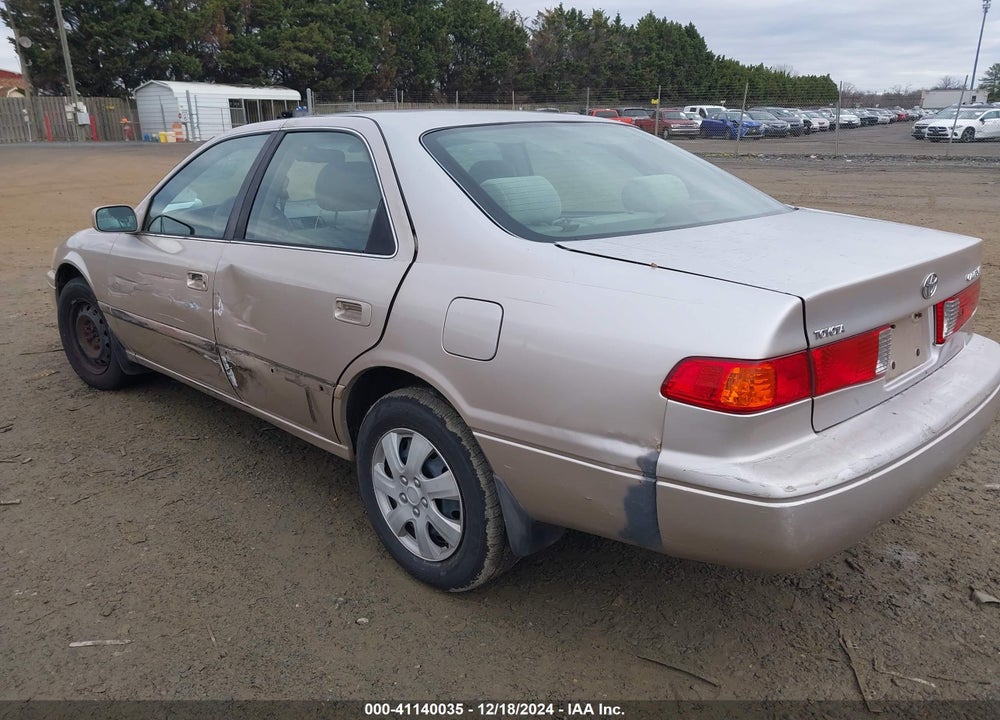 2000 TOYOTA CAMRY LE VIN: 4T1BG28K2YU978005