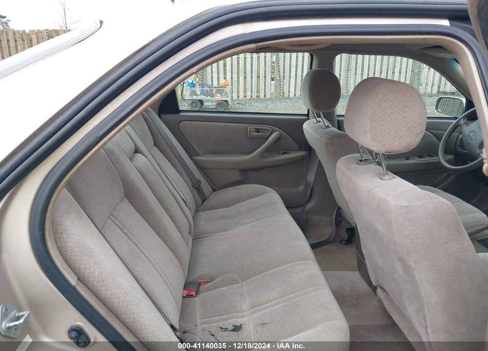 2000 TOYOTA CAMRY LE VIN: 4T1BG28K2YU978005