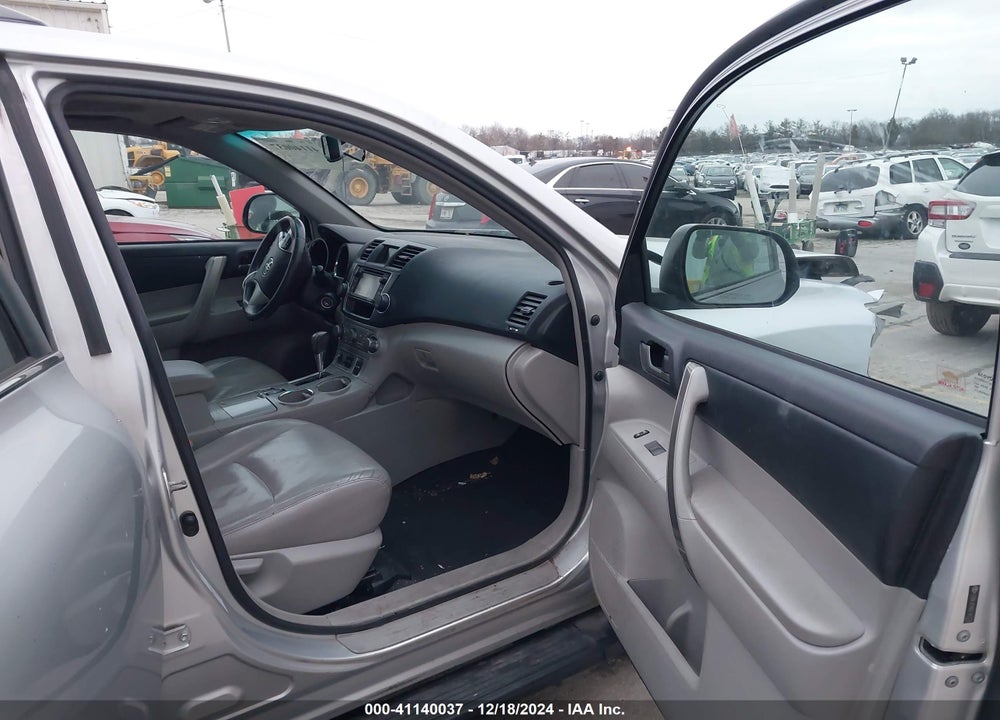 2013 TOYOTA HIGHLANDER SE V6 VIN: 5TDBK3EH6DS181532