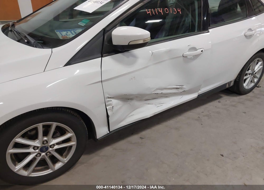 2015 FORD FOCUS SE VIN: 1FADP3F27FL325538