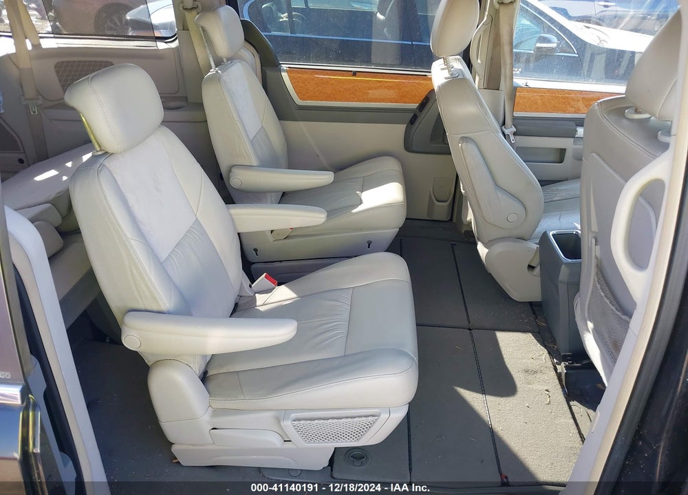 2009 CHRYSLER TOWN & COUNTRY LIMITED VIN: 2A8HR64X89R618990