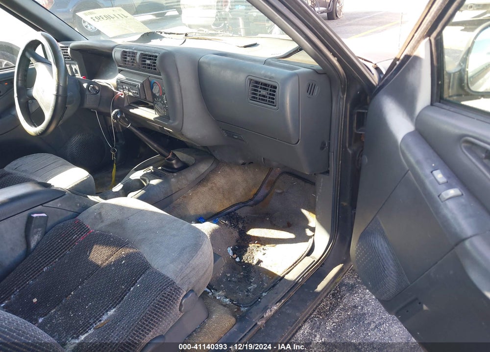 1996 GMC JIMMY VIN: 1GKCS18W5TK518883