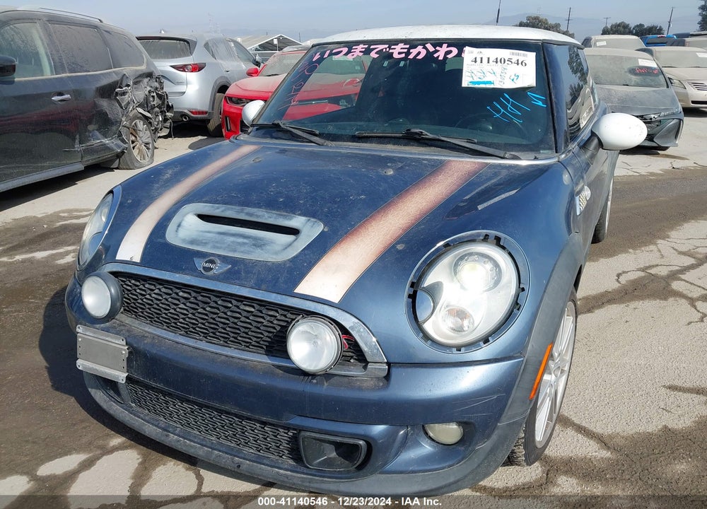 2011 MINI COOPER S VIN: WMWSV3C50BTY15560