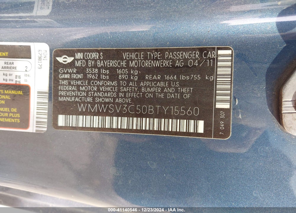 2011 MINI COOPER S VIN: WMWSV3C50BTY15560