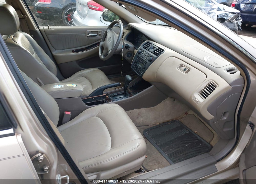 2000 HONDA ACCORD 2.3 EX VIN: 1HGCG6689YA131248