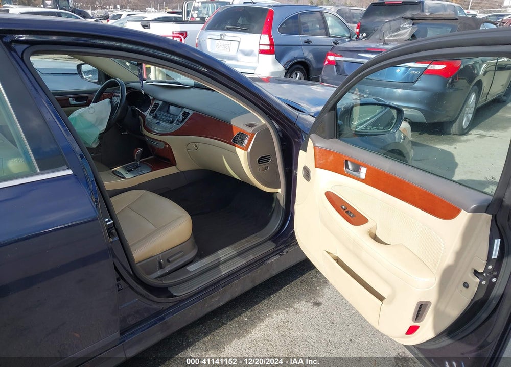 2013 HYUNDAI GENESIS VIN: KMHGC4DD6DU209621