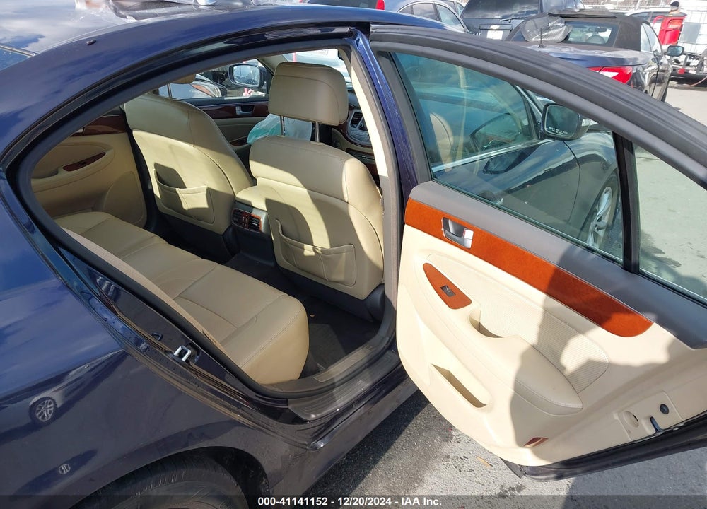 2013 HYUNDAI GENESIS VIN: KMHGC4DD6DU209621