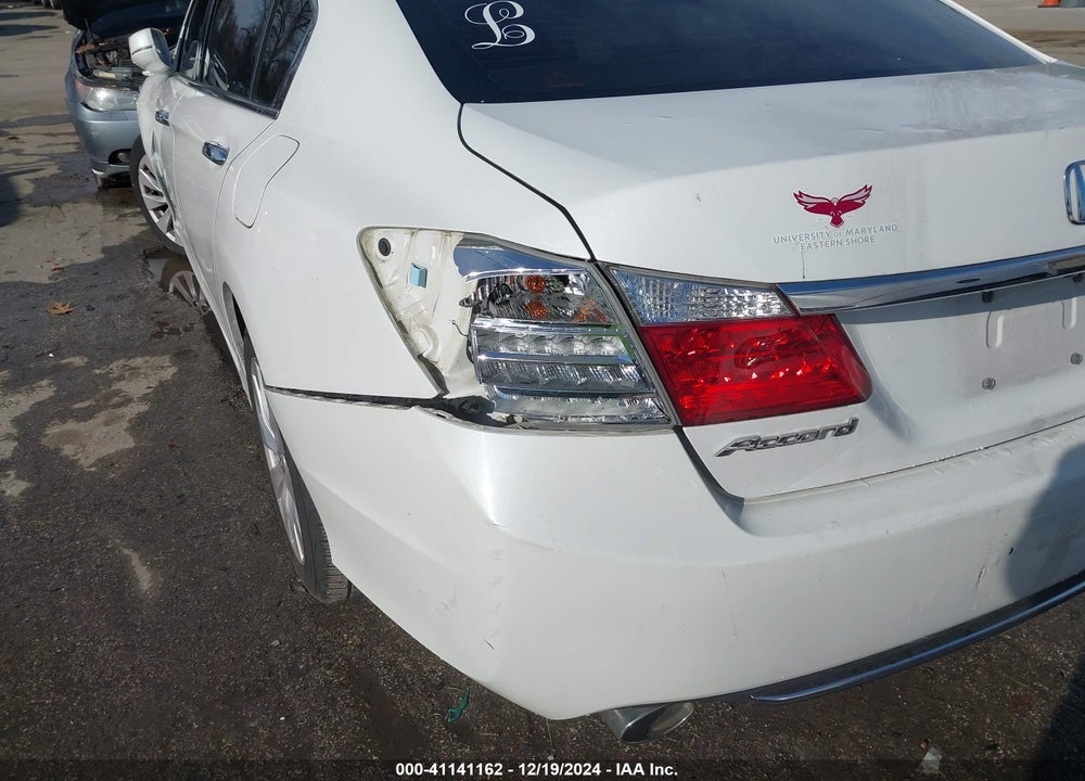2015 HONDA ACCORD VIN: 1HGCR3F88FA009082
