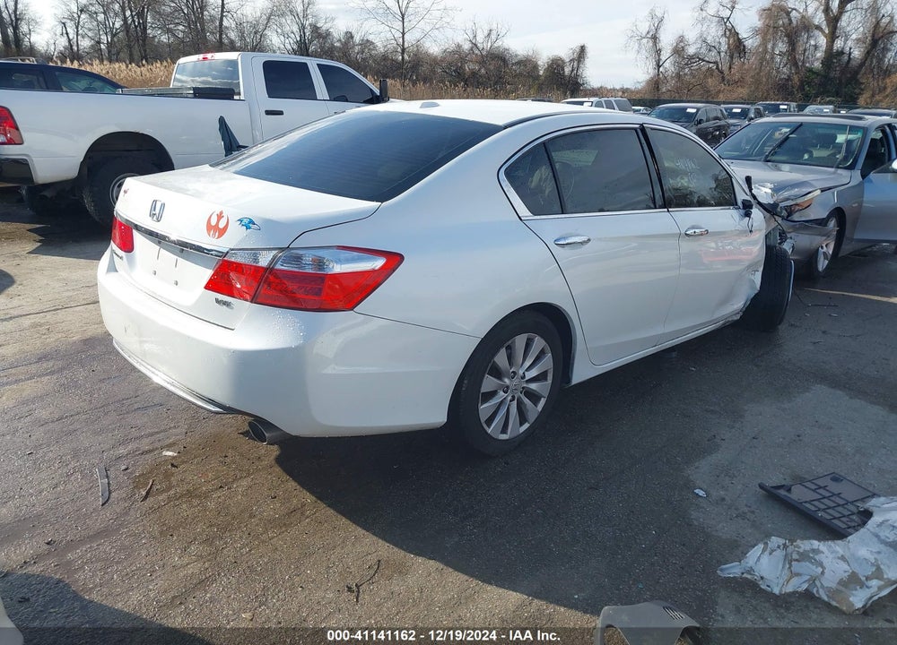 2015 HONDA ACCORD VIN: 1HGCR3F88FA009082