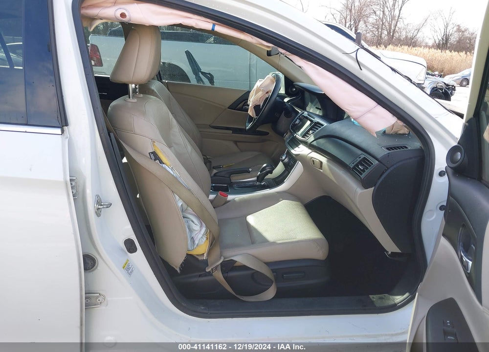 2015 HONDA ACCORD VIN: 1HGCR3F88FA009082
