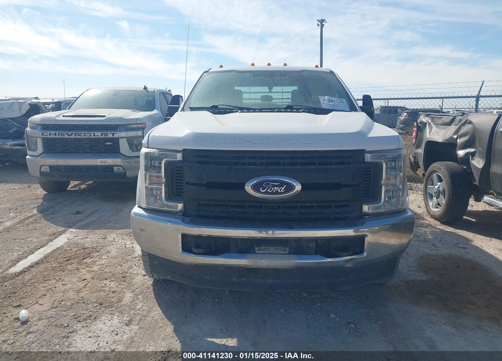 2019 FORD F-350 CHASSIS XL VIN: 1FD8W3FT6KEG48352