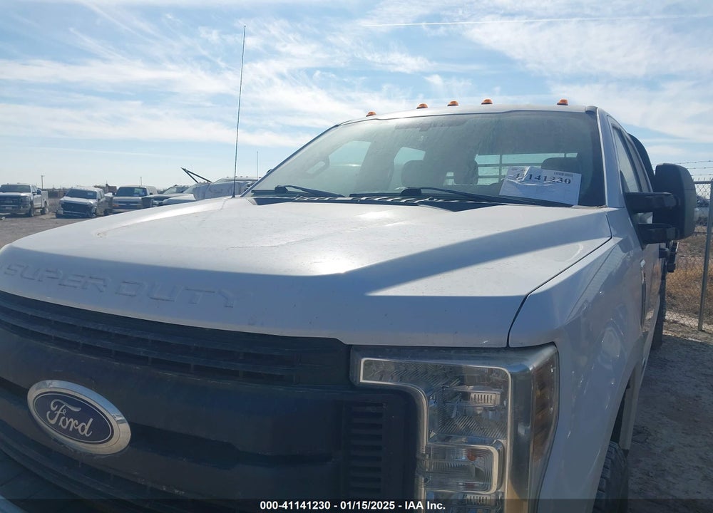 2019 FORD F-350 CHASSIS XL VIN: 1FD8W3FT6KEG48352