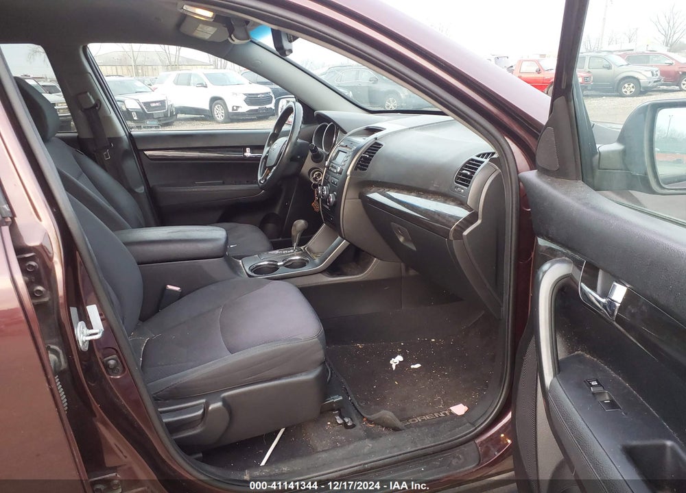 2011 KIA SORENTO LX V6 VIN: 5XYKT4A23BG181891